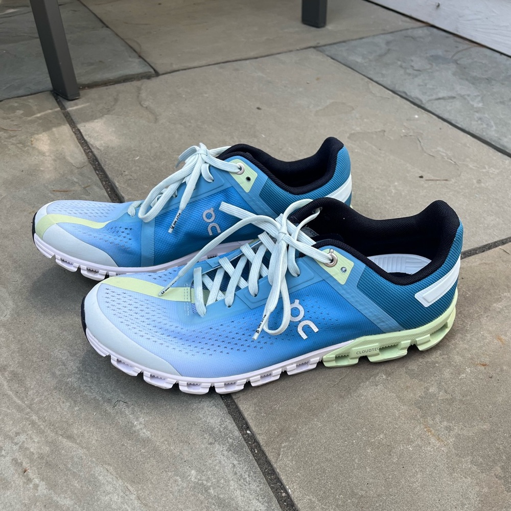 On Cloudflow Blue (Niagara/Meadow) Running Shoes Women’s 9.5